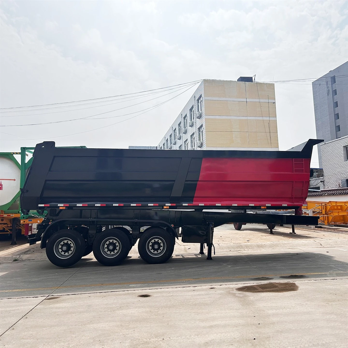 Hnyav Hnyav U Hom Tipping Tuck Trailer Rau Thauj Pob Zeb Sands Tsawg Nqe